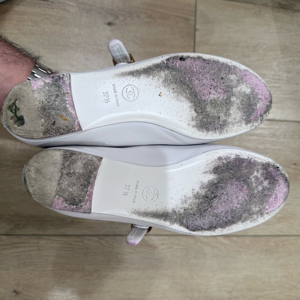 CHANEL White Quilted CC Logo Mary Jane Kids Shoes - Picture 5 of 7